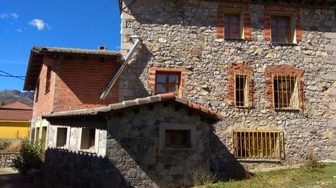 VIVIENDA CON LOCAL EN MARAÑA.