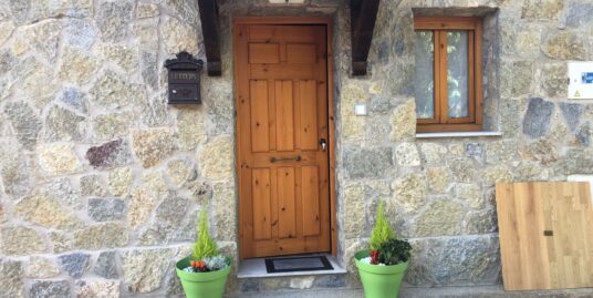 CASA CON JARDIN EN SAHELICES DE SABERO