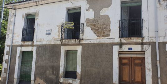 PROPIEDAD CON VIVIENDA, BAR, PARCELA Y ZONA VERDE EN SAHELICES DE SABERO (LEON)