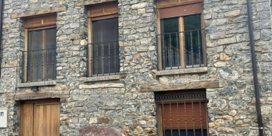 VIVIENDA DE PIEDRA EN COFIÑAL (LEON)