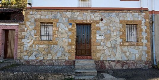 Casa con patio en Cistierna